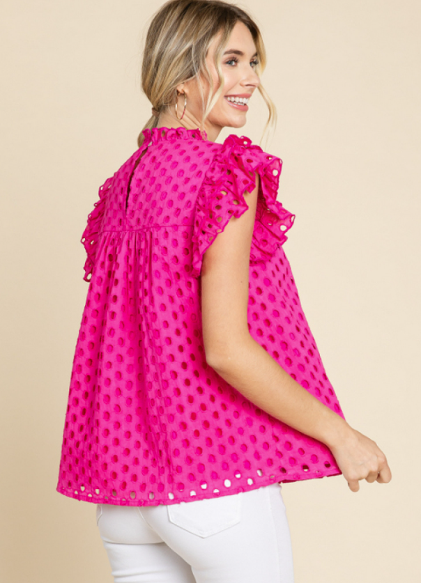 Fuchsia pink eyelet blouse with ruffled sleeves 🩷